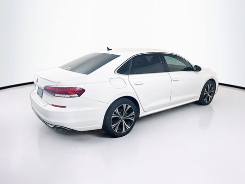 Used 2021 Volkswagen Passat 2.0T SE image 9