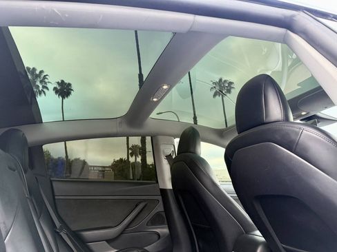 Used 2020 Tesla Model 3 Standard Range Plus RWD image 18