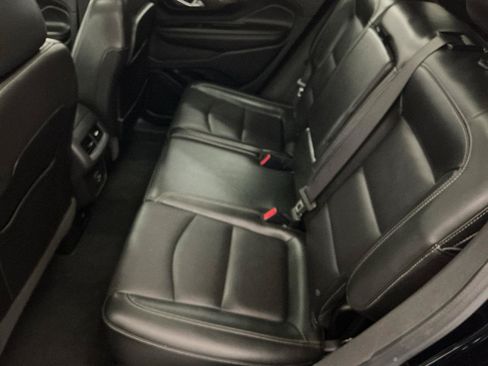 Used 2022 GMC Terrain SLT w/ Infotainment Package II AWD/4WD image 11