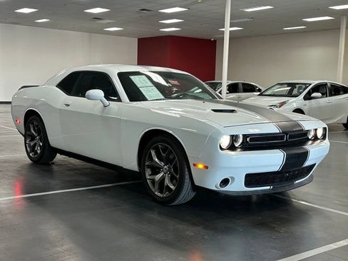 Used 2016 Dodge Challenger SXT Plus image 9
