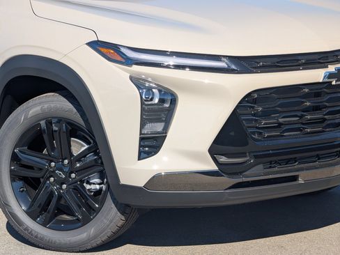 New 2026 Chevrolet Trax ACTIV w/ Driver Confidence Package FWD image 3