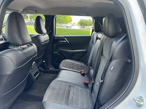 Used 2025 Mitsubishi Outlander SE AWD/4WD image 15