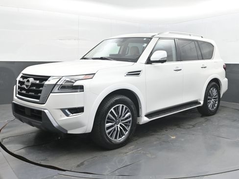 Used 2024 Nissan Armada SL w/ Captain's Chairs Package RWD image 4