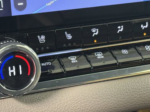 Used 2024 GMC Canyon Denali image 40