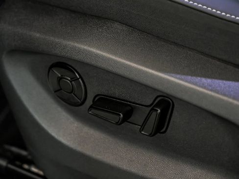 Certified 2025 Volkswagen Tiguan SE R-Line AWD/4WD image 17