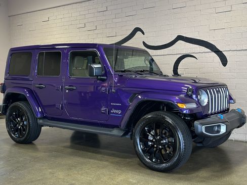Used 2023 Jeep Wrangler Unlimited Sahara w/ Cold Weather Group AWD/4WD image 5