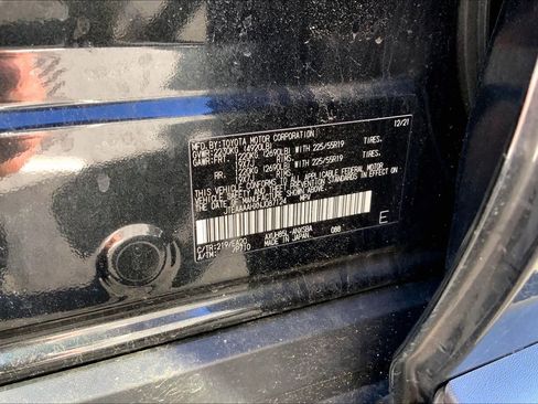 Used 2022 Toyota Venza Limited image 36