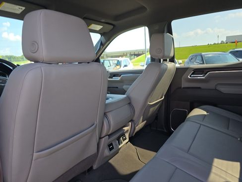 Used 2025 GMC Sierra 1500 SLT AWD/4WD image 10