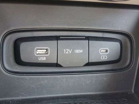 Used 2025 Hyundai Venue SEL FWD image 27