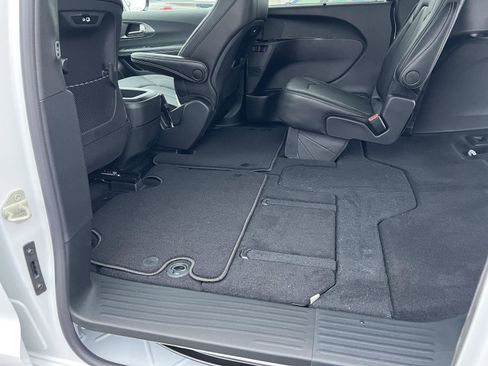 New 2026 Chrysler Pacifica Select image 48