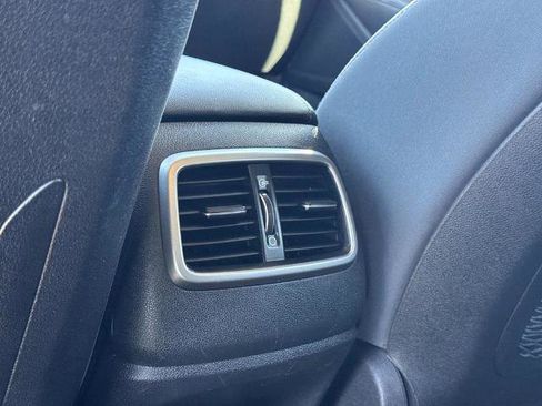 Used 2020 Kia Sorento LX image 24