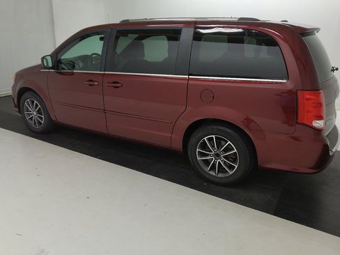 Used 2017 Dodge Grand Caravan SXT FWD image 3