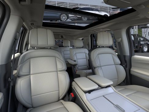 New 2026 Lincoln Navigator Reserve AWD/4WD image 10