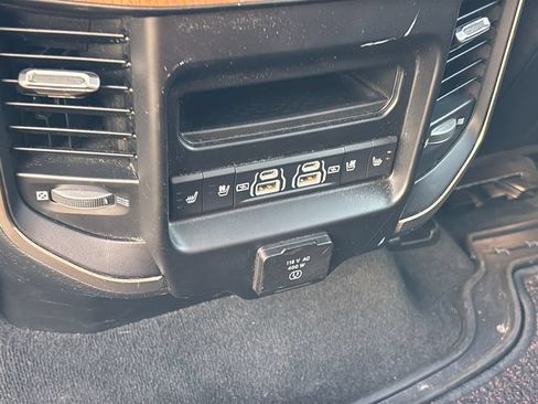 Used 2022 RAM 1500 Limited AWD/4WD image 9