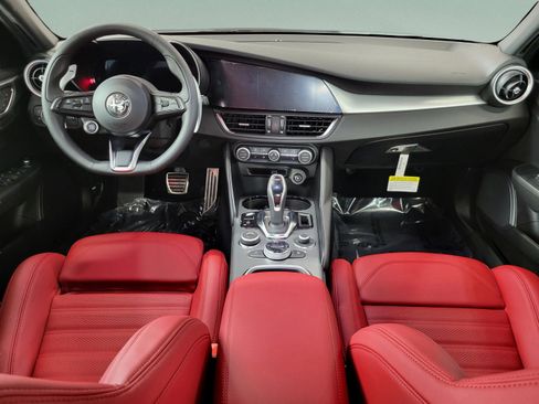 New 2025 Alfa Romeo Giulia w/ Veloce Package Rwd image 41