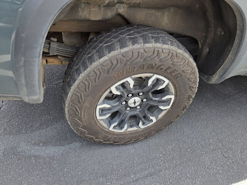 Used 2025 Chevrolet Silverado 1500 ZR2 AWD/4WD image 8