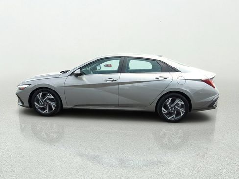 Used 2025 Hyundai Elantra SEL FWD image 4