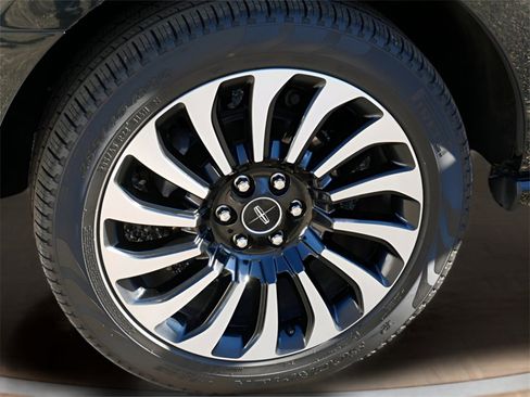 Used 2022 Lincoln Navigator Black Label image 9