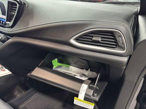 New 2026 Chrysler Pacifica Select image 17