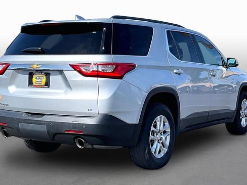 Used 2020 Chevrolet Traverse LT FWD image 2
