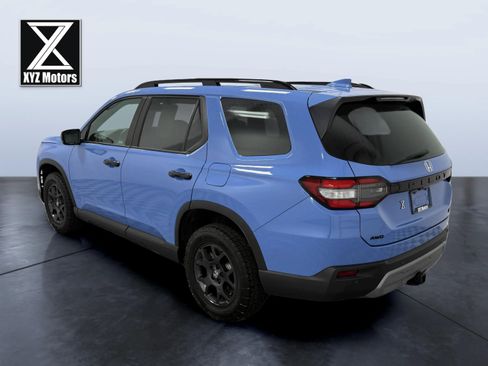 Used 2025 Honda Pilot TrailSport image 4