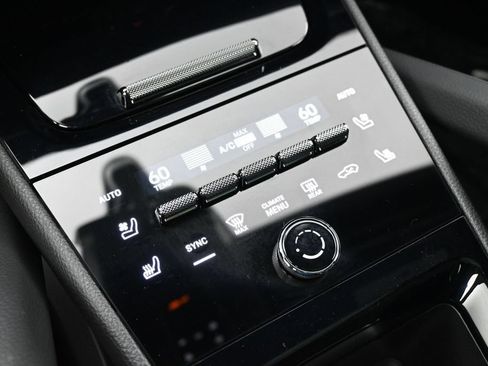 Certified 2024 Porsche Cayenne AWD/4WD image 22