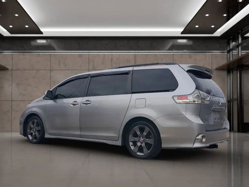 Used 2016 Toyota Sienna SE Premium image 30