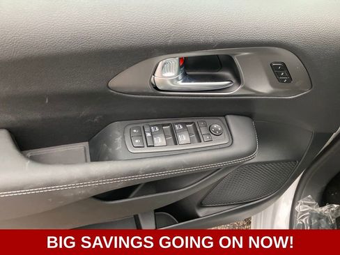 New 2026 Chrysler Pacifica Select w/ S Appearance Package image 12