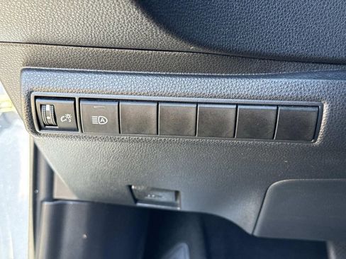 Used 2020 Toyota Corolla LE image 40