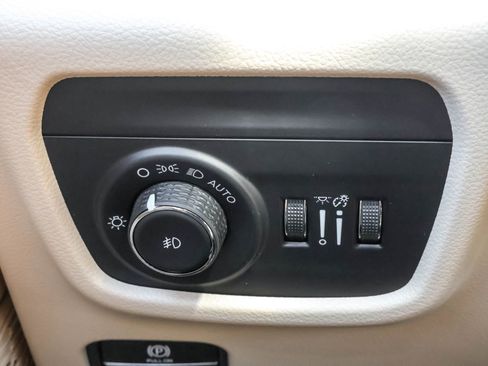 New 2025 Jeep Grand Cherokee Limited w/ Luxury Tech Group II image 30