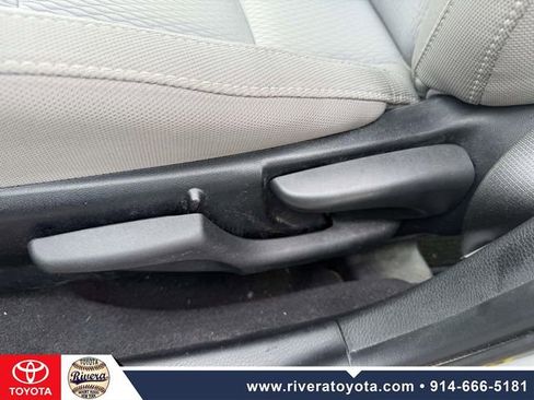 Used 2016 Toyota Corolla LE image 9