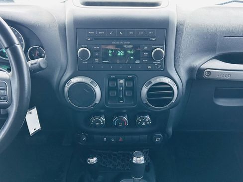 Used 2016 Jeep Wrangler Unlimited Sport image 12