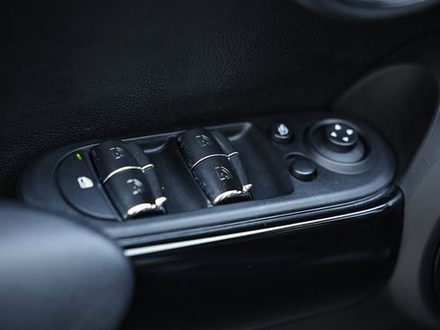 Used 2017 MINI Cooper S image 16