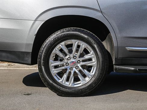 Used 2022 GMC Yukon SLT w/ SLT Premium Package image 13