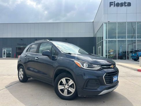 Used 2019 Chevrolet Trax LT w/ LT Convenience Package FWD image 1