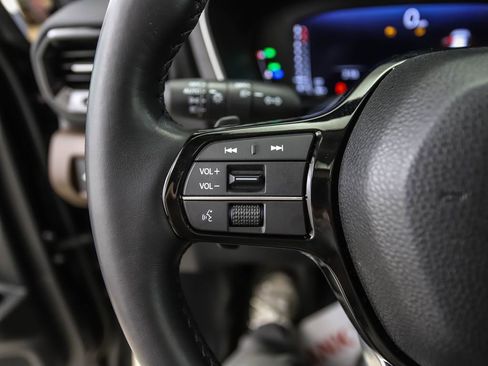 Used 2025 Honda Pilot Elite image 12