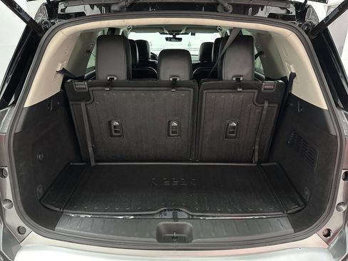 Used 2024 Nissan Pathfinder Platinum image 38