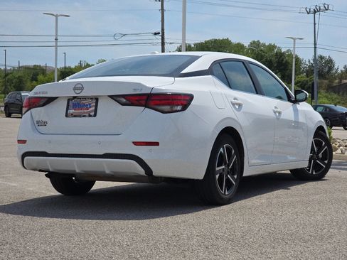 Used 2024 Nissan Sentra SV FWD image 8