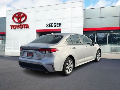 Used 2024 Toyota Corolla LE image 3