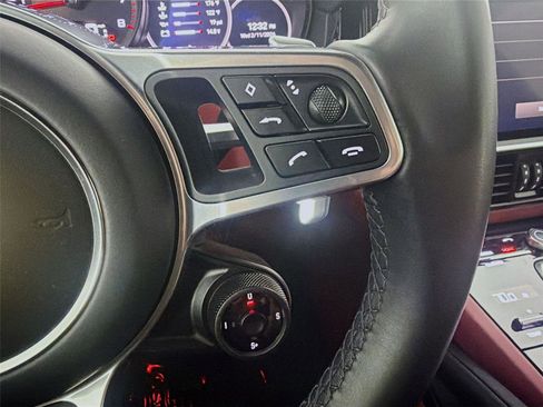 Certified 2022 Porsche Cayenne Platinum Edition image 14