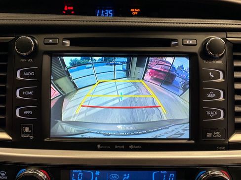 Used 2017 Toyota Highlander Limited AWD/4WD image 22