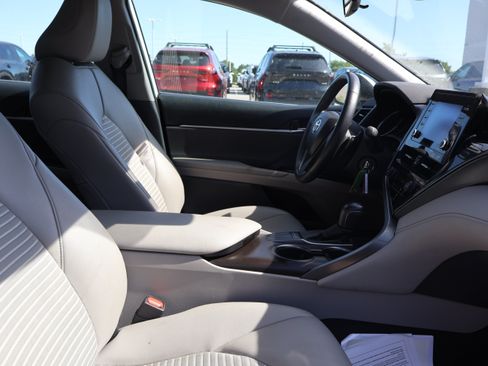 Used 2023 Toyota Camry SE FWD image 8