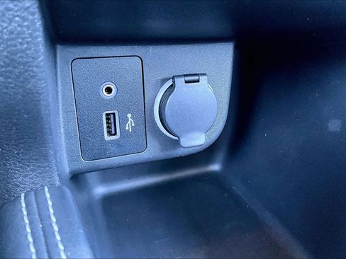 Used 2020 Nissan Kicks SR image 34