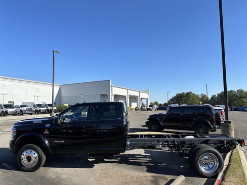 New 2024 RAM 5500 Laramie image 4