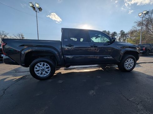 Certified 2024 Toyota Tacoma SR5 AWD/4WD image 9
