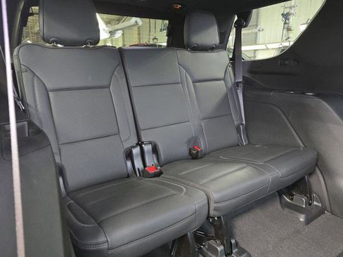 Used 2023 GMC Yukon Denali w/ Advanced Technology Package AWD/4WD image 10