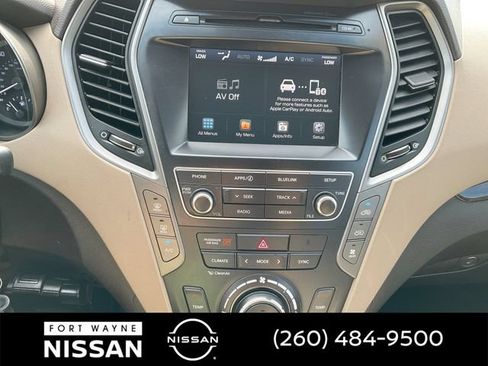 Used 2017 Hyundai Santa Fe SE AWD/4WD image 16