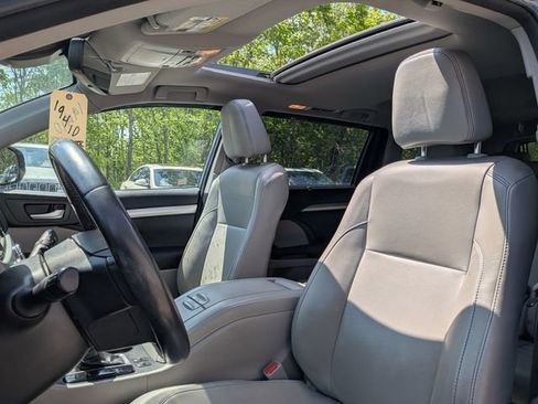 Used 2018 Toyota Highlander XLE AWD/4WD image 7