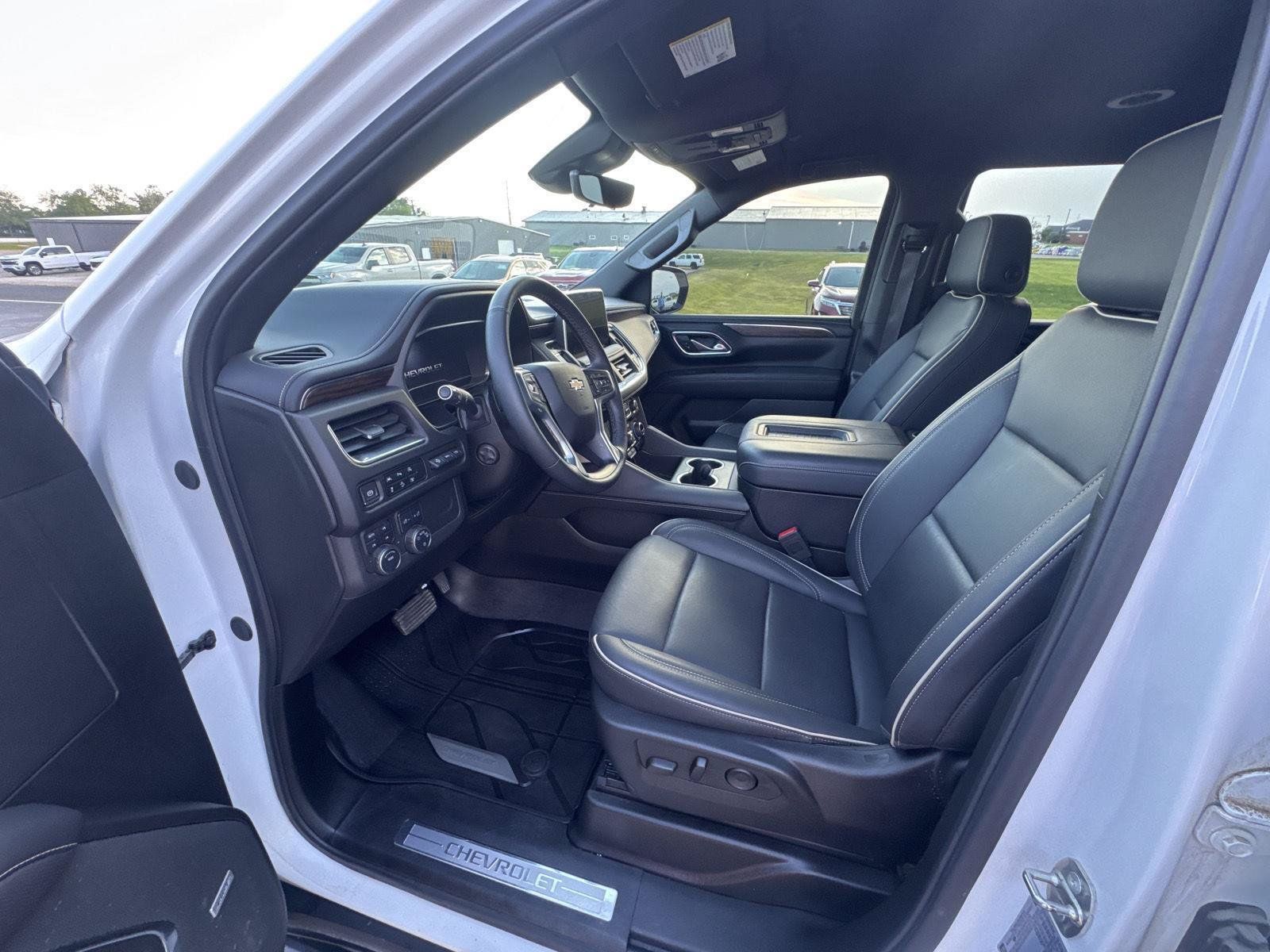 Used 2024 Chevrolet Tahoe Premier AWD/4WD image 7