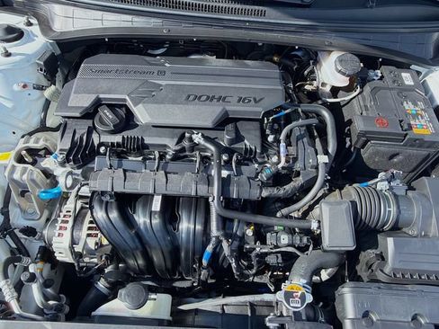Certified 2025 Hyundai Elantra SEL FWD image 30
